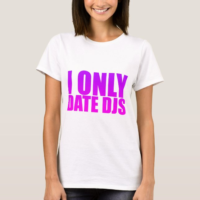 Camiseta Eu dato somente DJs - disco-jóquei namorando da (Frente)