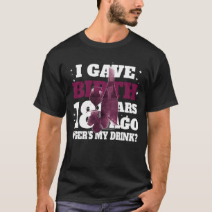 Camiseta Eu Dei à Luz Há 18 Anos Mãe Aniversário da Mãe