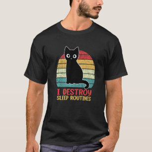 Camiseta Eu Destruo Routinas do Sono Dizendo Gato Negro