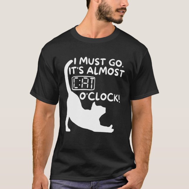 Camiseta Eu Devo Ir. É Quase Hora do Gato  Dono de Gato Div (Frente)