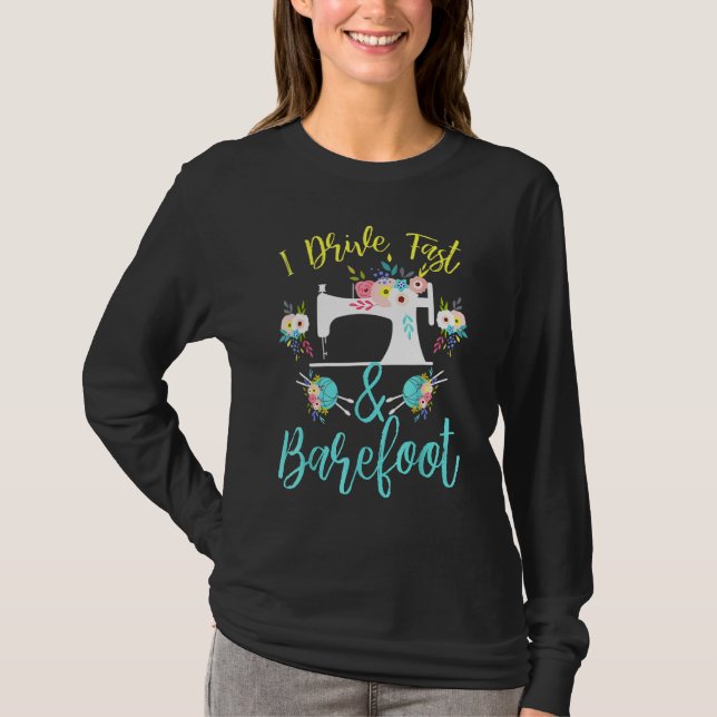 Camiseta Eu Dirigo Rápido E Descalço - Costurando Para Os A (Frente)