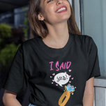 Camiseta Eu Disse Sim Tipografia, Cartoon Recém Envolvido<br><div class="desc">Uma maneira brilhante de deixar todos saberem suas interessantes notícias,  este design fofo tem uma carta que eu disse sim com um motif de anel de desenho.</div>