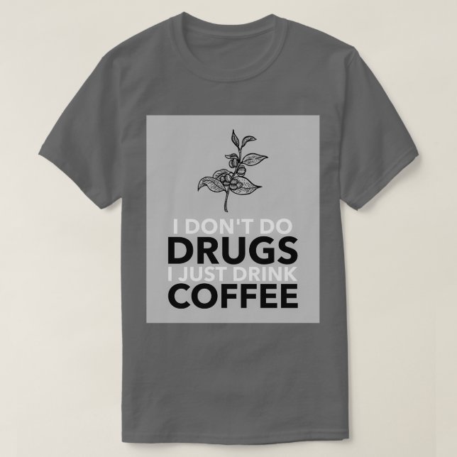 Camiseta Eu doi 27t fazer drogas Eu só bebo café (Frente do Design)
