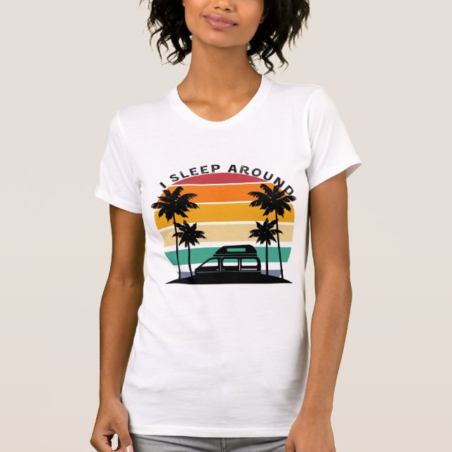 Camiseta Eu Dormi Em Van Life Pun Vinatge Sunset viagem (Frente)