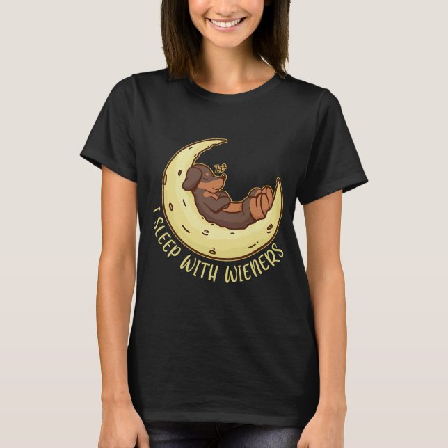 Camiseta Eu Dormia Com Os Protetores Uma Mãe Dachshund (Frente)