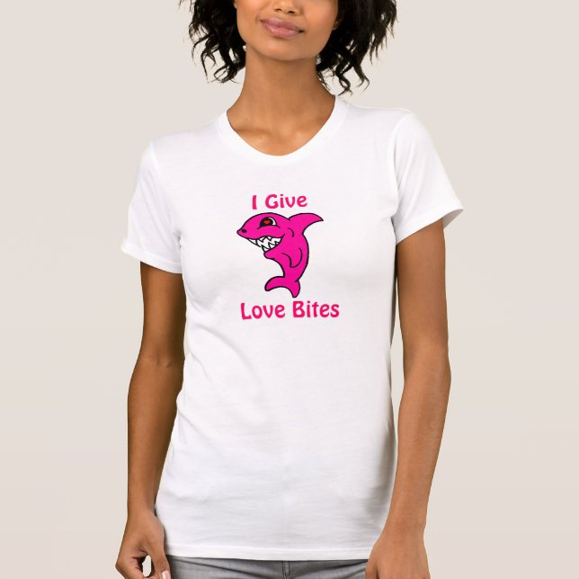 Camiseta Eu dou o tubarão das mordidas de amor (Frente)