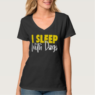 Camiseta Eu Durmo Com Cachorro