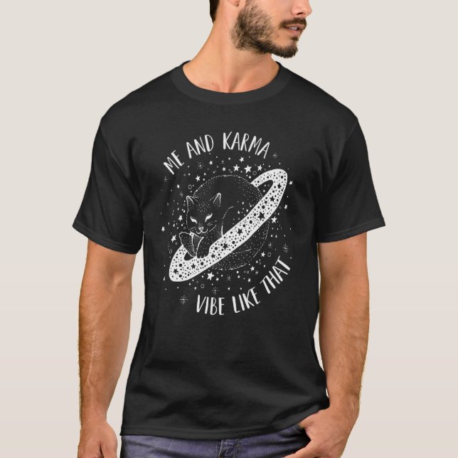Camiseta Eu E O Carma Vibramos Como Aquela Gata (Frente)