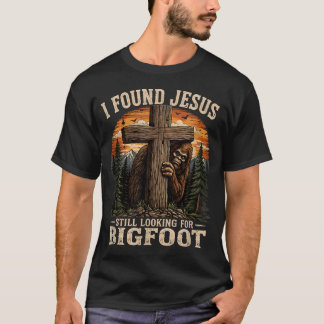Camiseta Eu Encontrei Jesus Ainda Procurando pelo Pé Grande