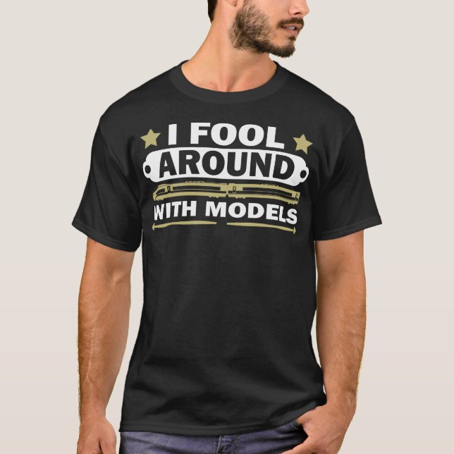 Camiseta Eu engano ao redor com modelos (Frente)