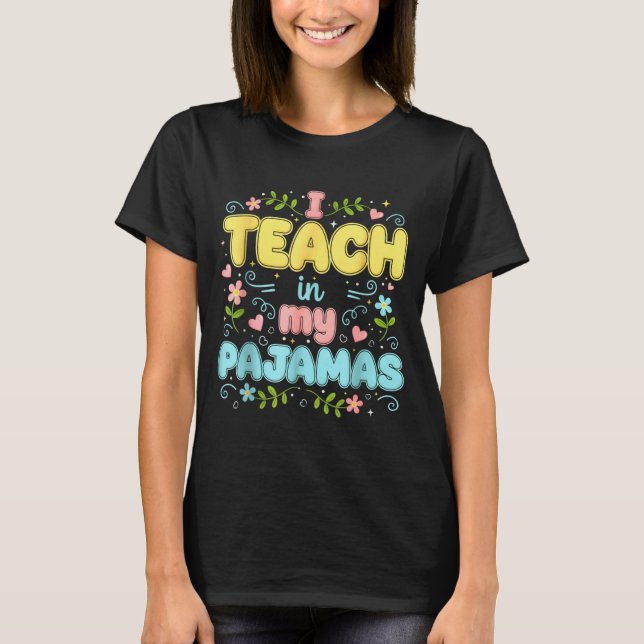 Camiseta Eu Ensino De Meus Pijamas Professor Virtual Online (Frente)