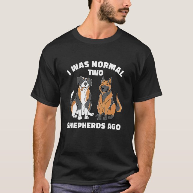 Camiseta Eu Era Normal Dois Pastores Atrás   Cachorro Austr (Frente)