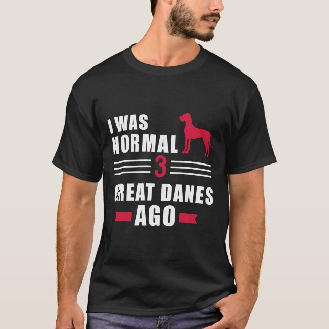 Camiseta Eu Era Normal Há 3 Grandes Dinamarqueses (Frente)