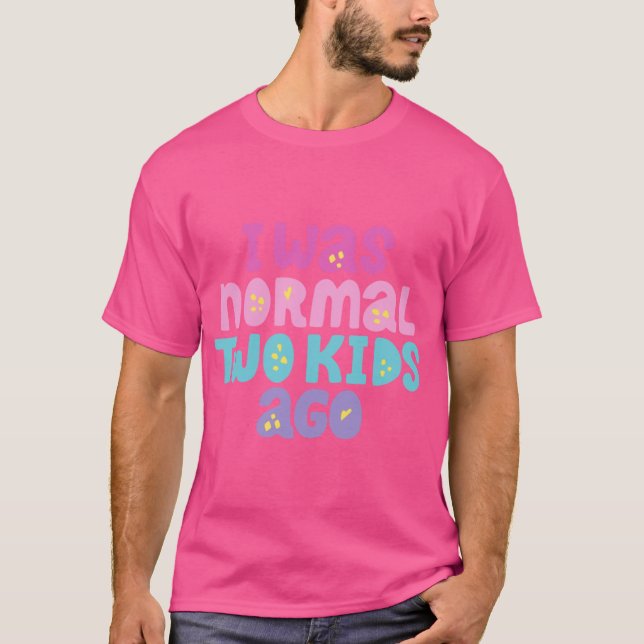 Camiseta EU ERA NORMAL há DOIS ANOS atrás presente (Frente)
