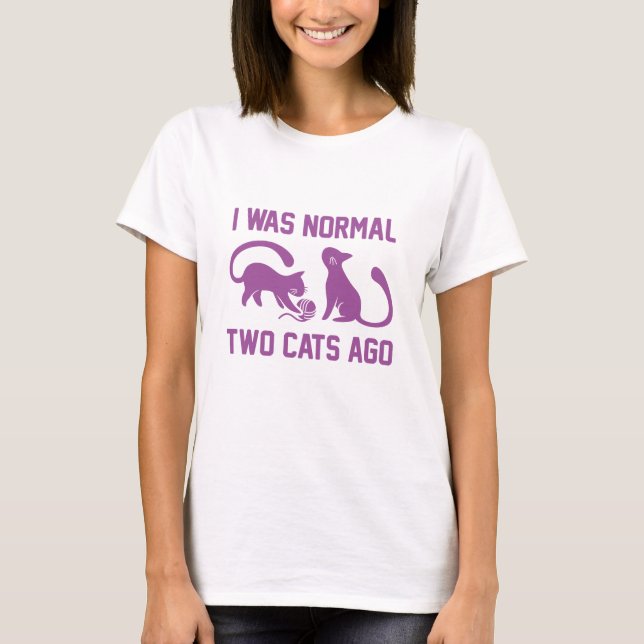 Camiseta Eu Era Normal Há Dois Gatos (Frente)