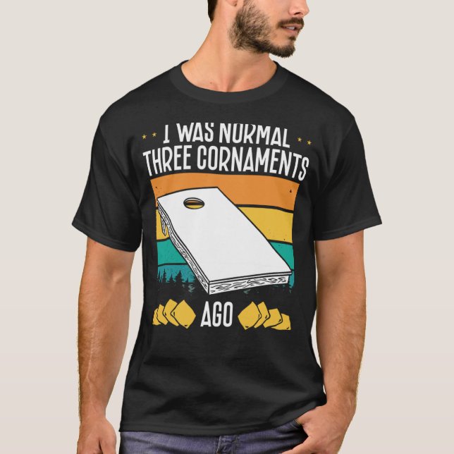 Camiseta Eu Era Normal Três Cornos Ago Cornhole (Frente)
