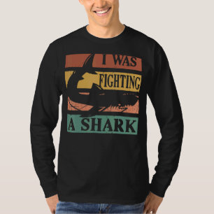 Camiseta Eu Estava Lutando Contra Uma Lesão De Arma De Tuba