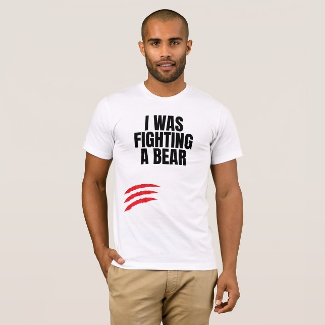 Camiseta Eu Estava Lutando Um Urso (Frente Completa)