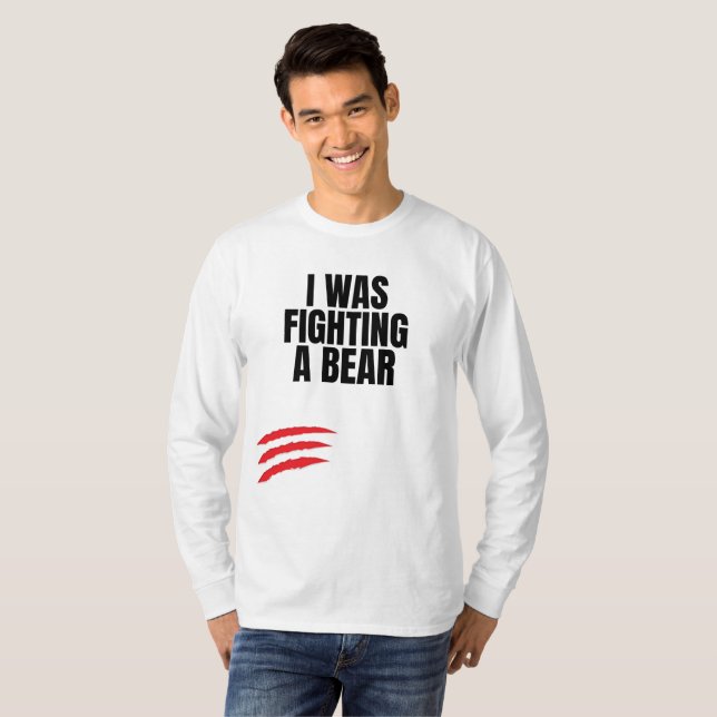Camiseta Eu Estava Lutando Um Urso (Frente Completa)