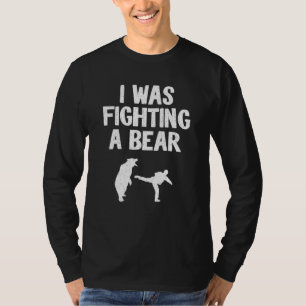 Camiseta Eu Estava Lutando Um Urso Após A Perna De Recupera