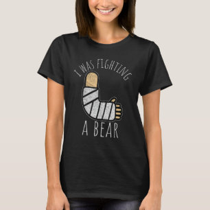Camiseta Eu Estava Lutando Um Urso... Bem Logo Quebrei Sur