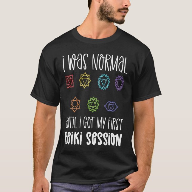 Camiseta Eu Estava Normal Até Que Eu Recebi Minha Primeira  (Frente)