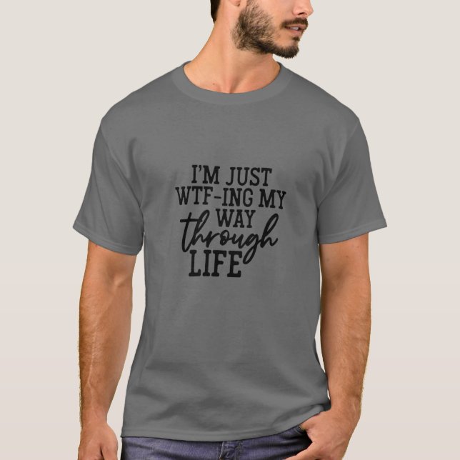 Camiseta Eu estou apenas no meu caminho através da vida (Frente)