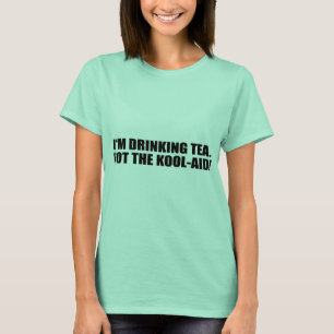 Camiseta Eu ESTOU BEBENDO O CHÁ. NÃO O KOOL-AID.