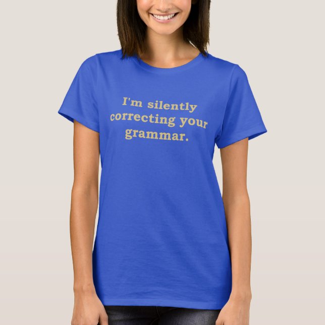 Camiseta Eu estou corrigindo silenciosamente sua gramática (Frente)