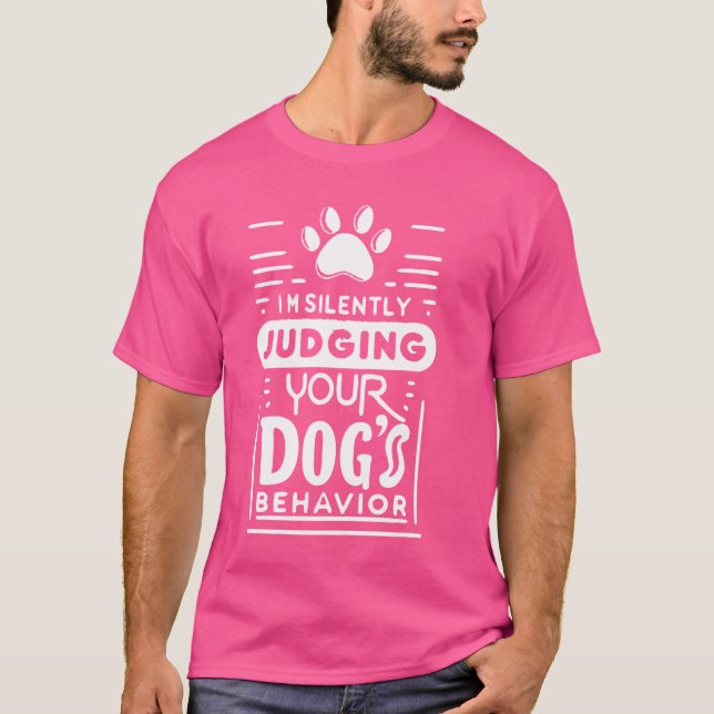 Camiseta Eu estou silenciosamente julgando o comportamento  (Frente)
