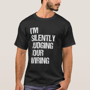Camiseta Eu estou silenciosamente julgando sua conexão com