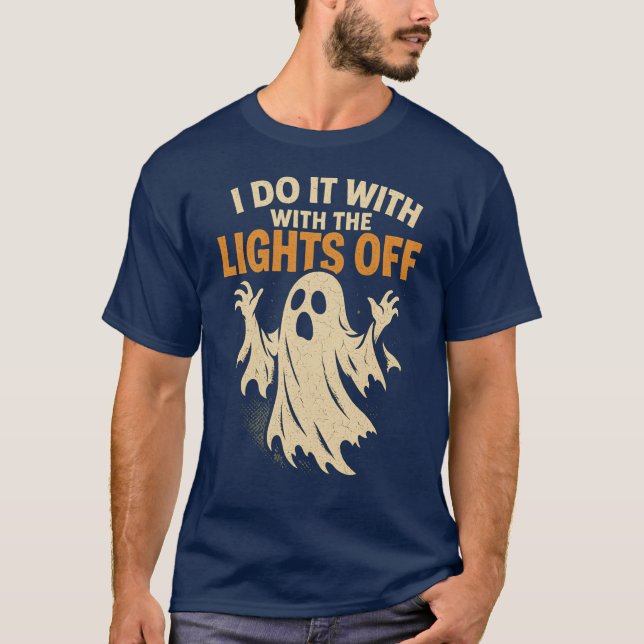 CAMISETA EU FAÇO COM AS LUZES DESLIGADAS (Frente)