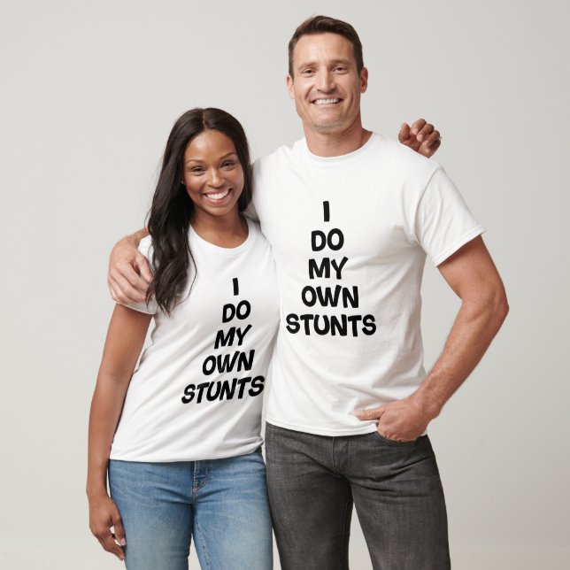 Camiseta Eu faço meus próprios stunts (Unissex)