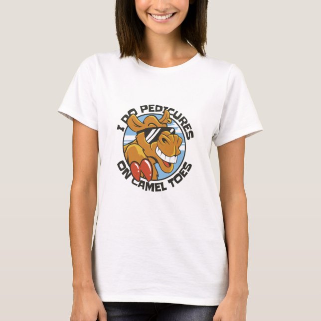 CAMISETA EU FAÇO PEDICURAS EM PEDAÇOS DE CAMEL (Frente)