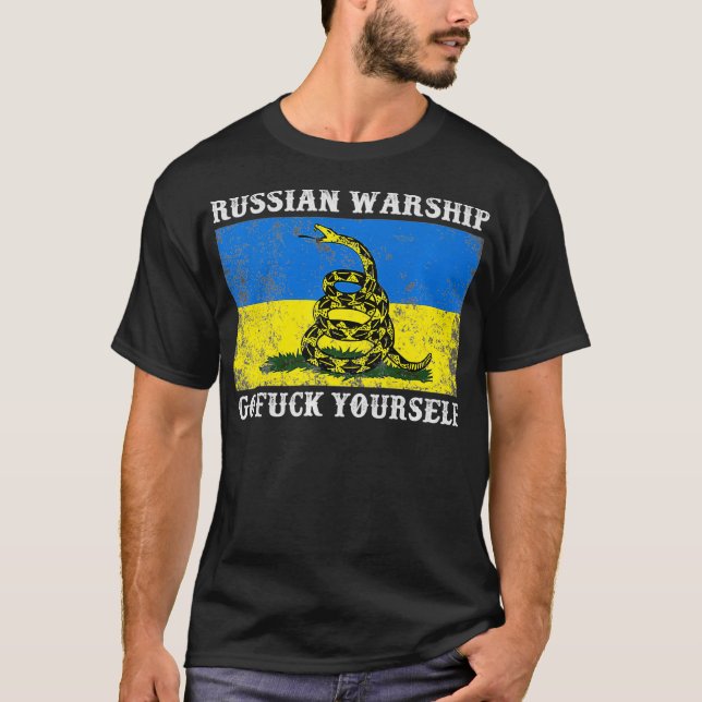 Camiseta Eu fico com a Ucrânia Bandeira Russo indo sozinho  (Frente)