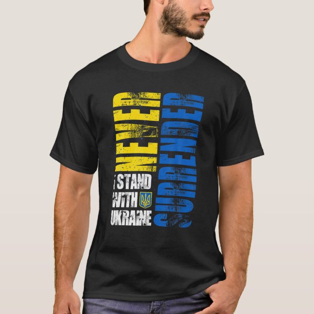 Camiseta Eu Fico Com A Ucrânia Nunca Me Renderei (Frente)