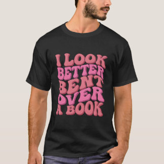 Camiseta Eu Fico Melhor Curvado Sobre Um Livro Lendo Ondula