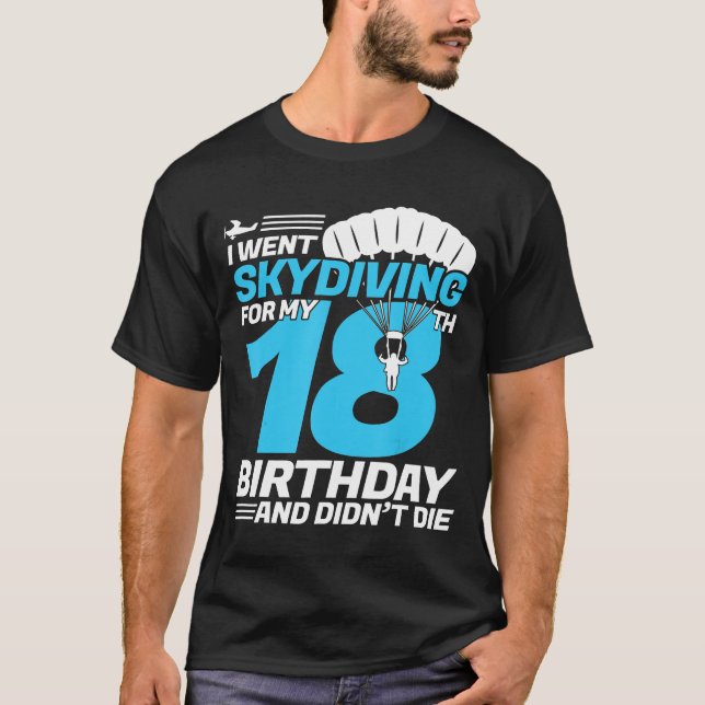 Camiseta Eu fui Skydiving-New8th Birthday-First Time Skydiv (Frente)