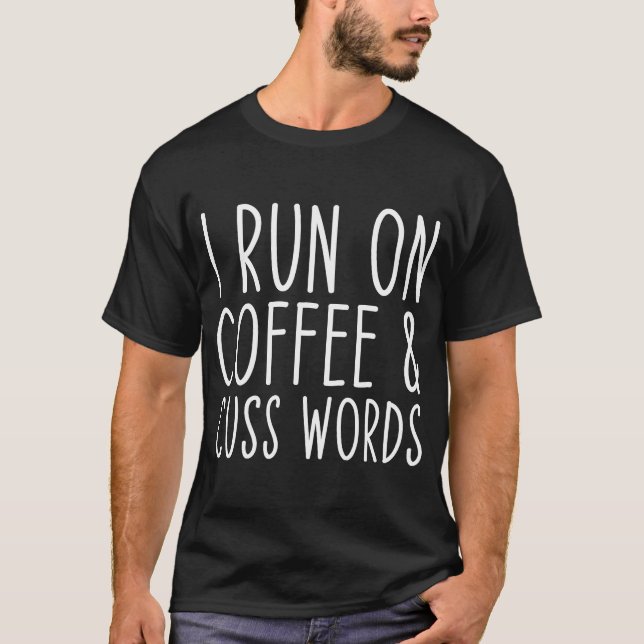 Camiseta Eu Funciono Com Café Caos Palavrões (Frente)