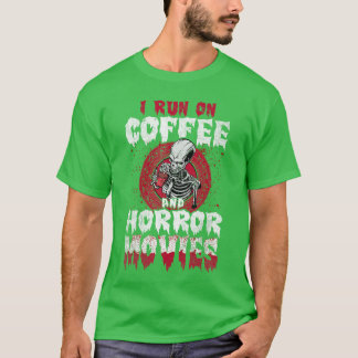 Camiseta Eu Funciono com Café e Filmes de Terror amigo amig