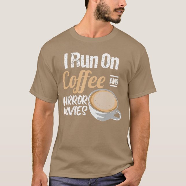 Camiseta Eu Funciono Com Café E Filmes De Terror amigo vint (Frente)