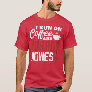 Camiseta Eu Funciono com Café E Filmes de Terror Divertidos