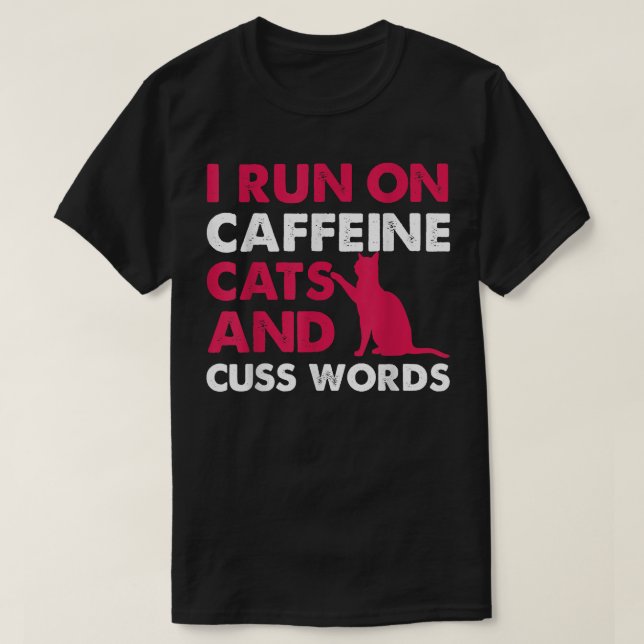 Camiseta Eu Funciono Com Cafeína Gatos E Palavrões  Amor Pe (Frente do Design)