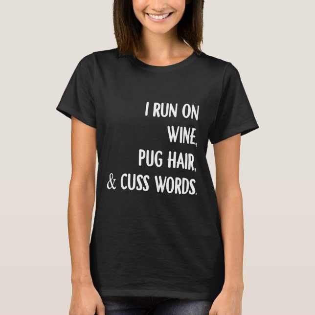 Camiseta Eu Funciono Com Vinho Cabelo De Pug E Palavrões Be (Frente)