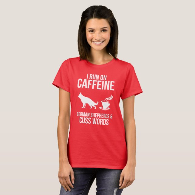 Camiseta Eu funciono em Caffein, t-shirt das senhoras dos (Frente Completa)