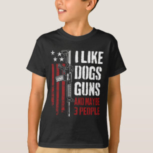 Camiseta Eu Gosto de Armas, Cães e Talvez 3 Pessoas - Camis