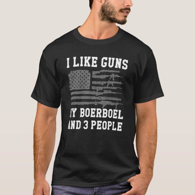 Camiseta Eu Gosto De Armas, Meu Boerboel E Três Pessoas (Frente)