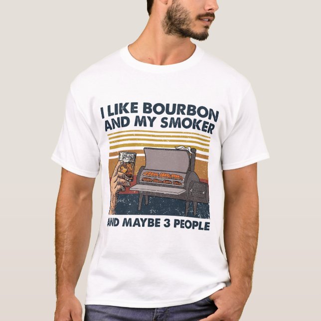 Camiseta Eu Gosto De Bourbon E Meu Fumador E Talvez Três Pe (Frente)