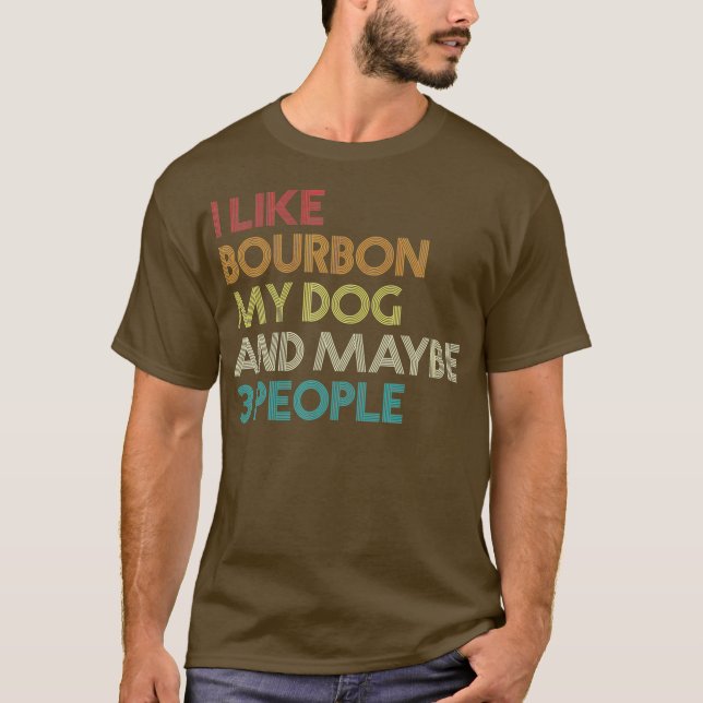 Camiseta Eu Gosto De Bourbon Meu Cachorro E Talvez Três Cit (Frente)