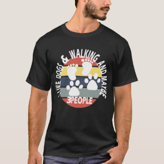 Camiseta Eu gosto de cachorros e caminhando e talvez 3 pess